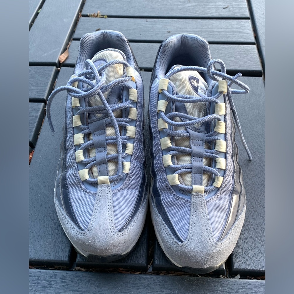 Nike Women’s Air Max 1995